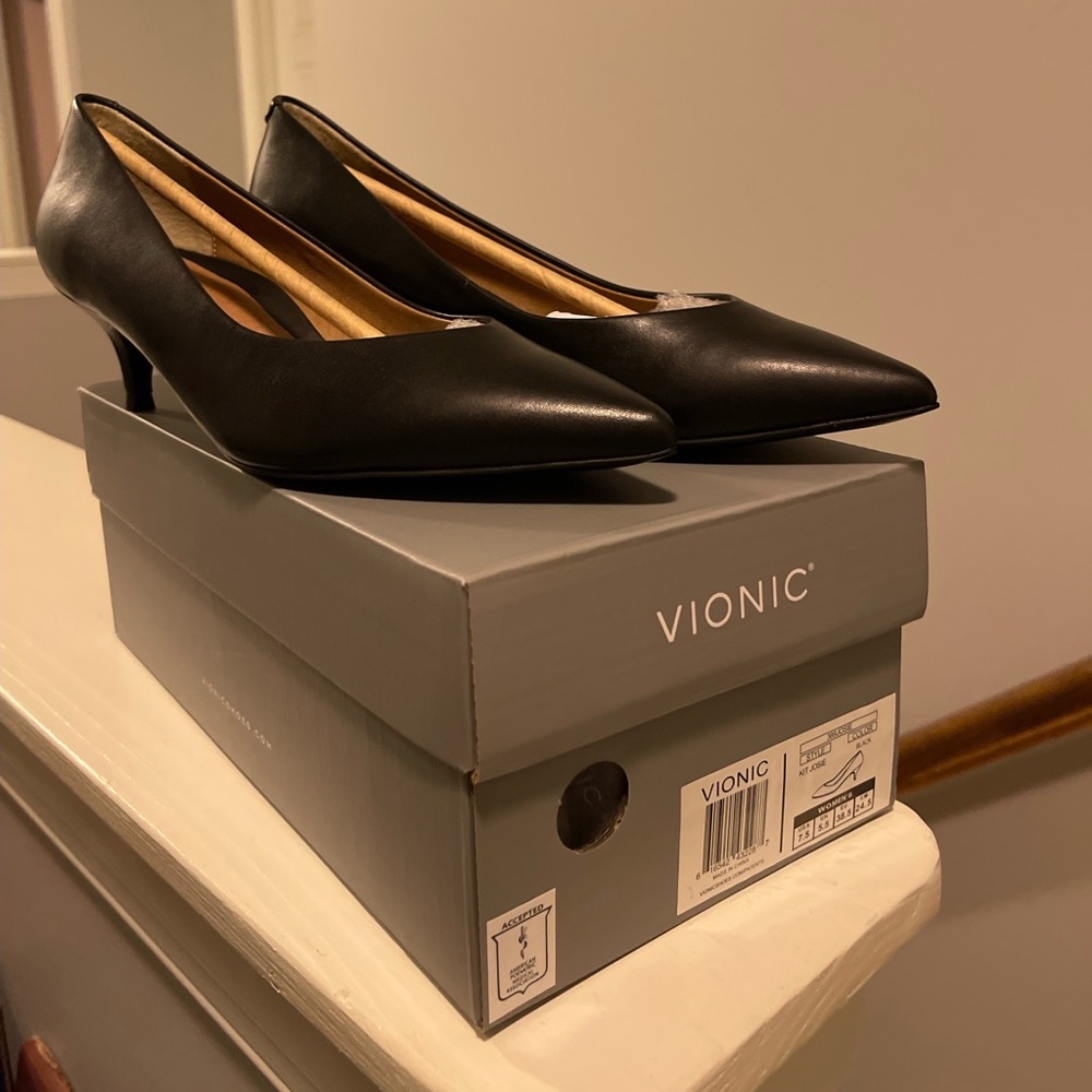 Vionic Josie Women's Kitten Heel